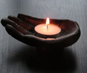 meditazione-della-mano-sentiero.dell-essere-mindfulness