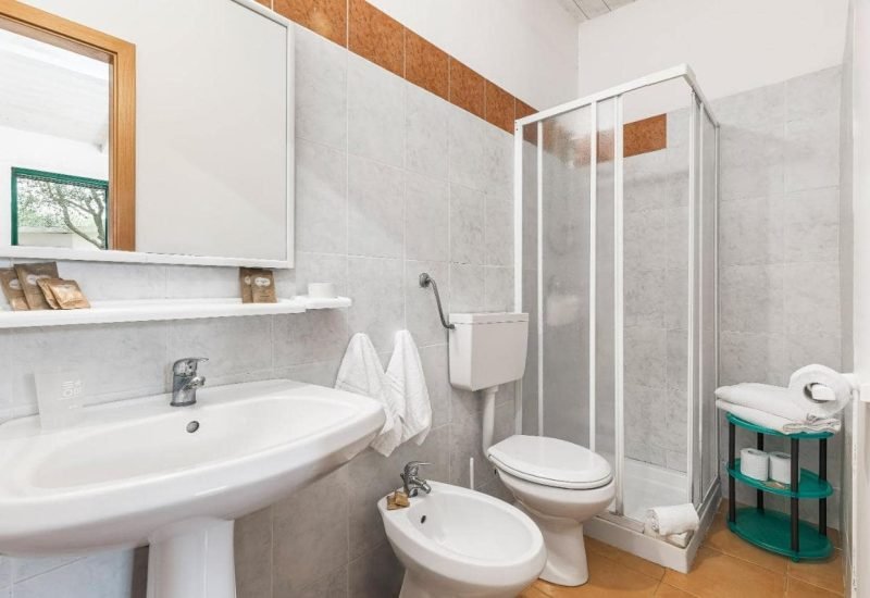 bagno-tukul-sentiero-dell-essere-vacanza-puglia